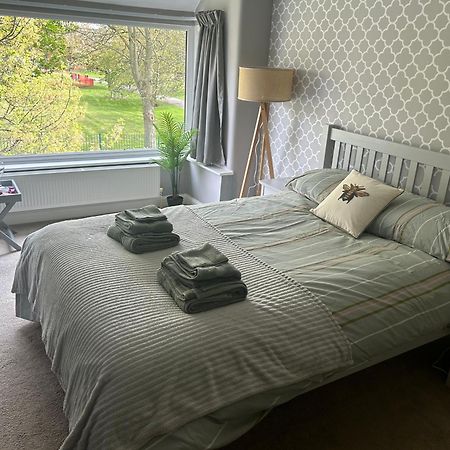 Lovely, Large Double Bedroom With Park View In Home Hazel Grove ภายนอก รูปภาพ