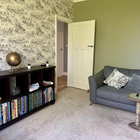 Lovely, Large Double Bedroom With Park View In Home Hazel Grove ภายนอก รูปภาพ