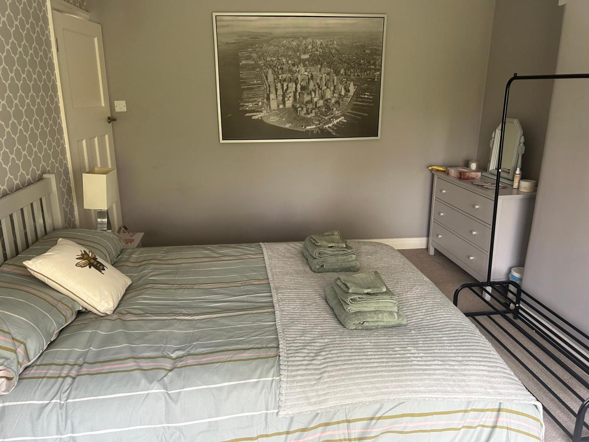 Lovely, Large Double Bedroom With Park View In Home Hazel Grove ภายนอก รูปภาพ