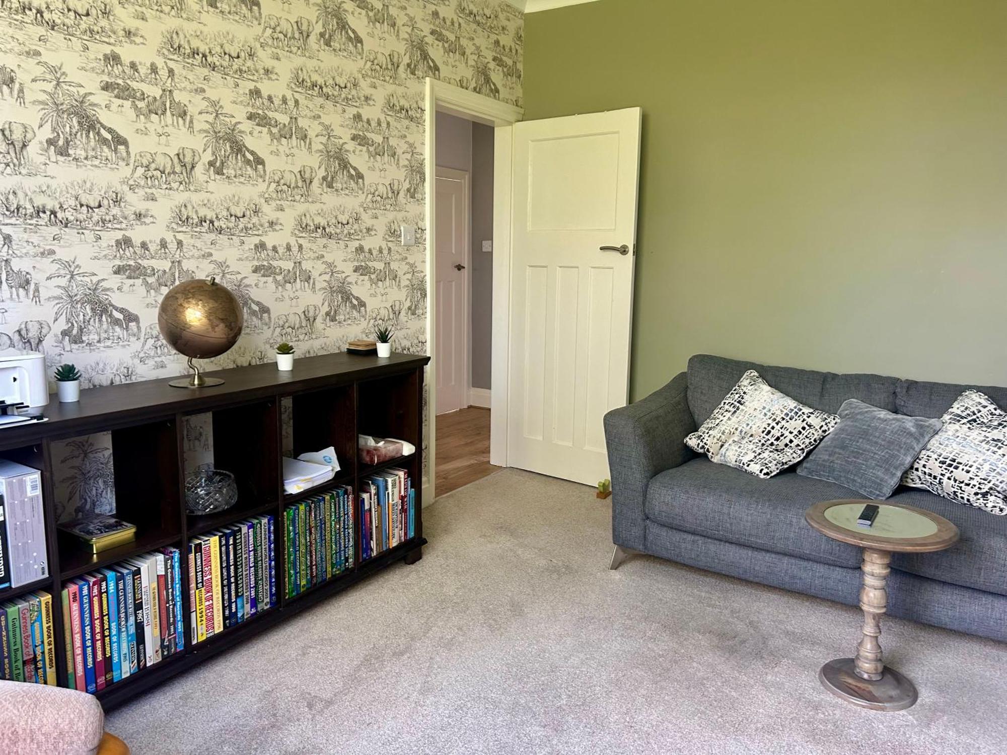 Lovely, Large Double Bedroom With Park View In Home Hazel Grove ภายนอก รูปภาพ